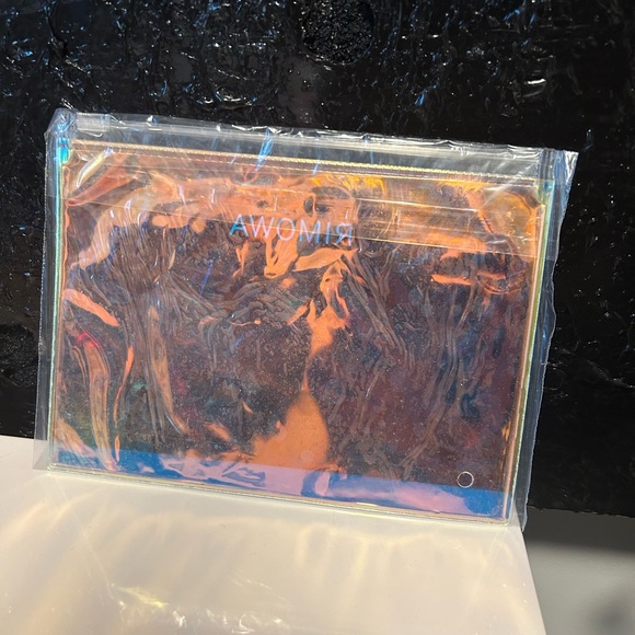 🆕 RIMOWA Iridescent Pouch - Picture 2 of 2